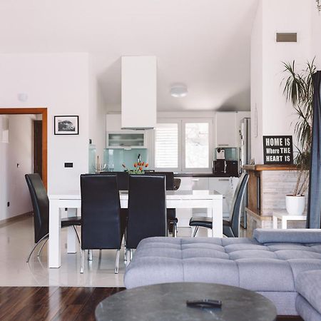 Accommodation Triton Lastovo Bagian luar foto
