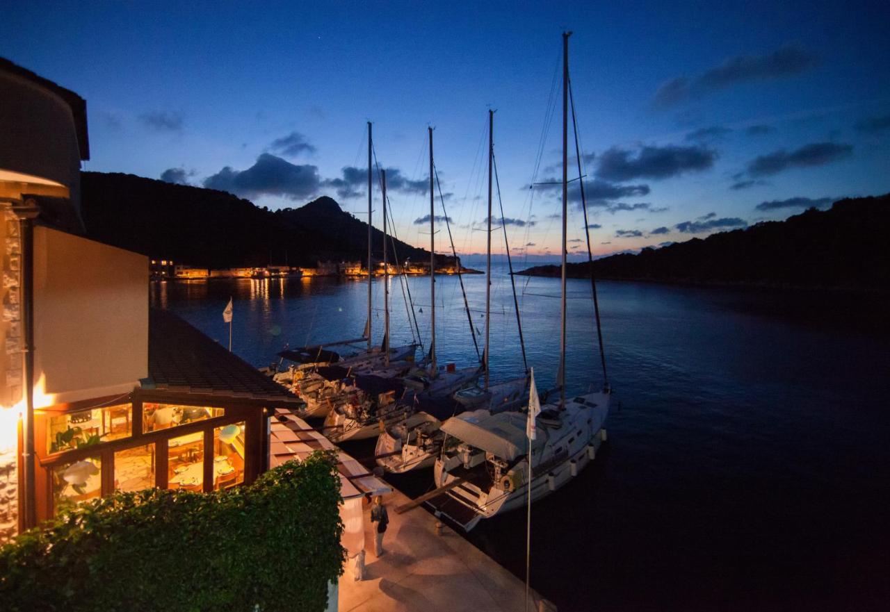 Accommodation Triton Lastovo Bagian luar foto