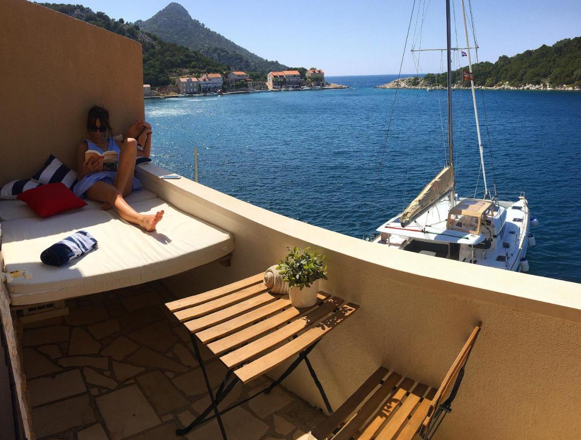Accommodation Triton Lastovo Bagian luar foto