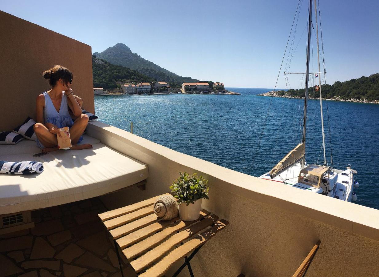 Accommodation Triton Lastovo Bagian luar foto