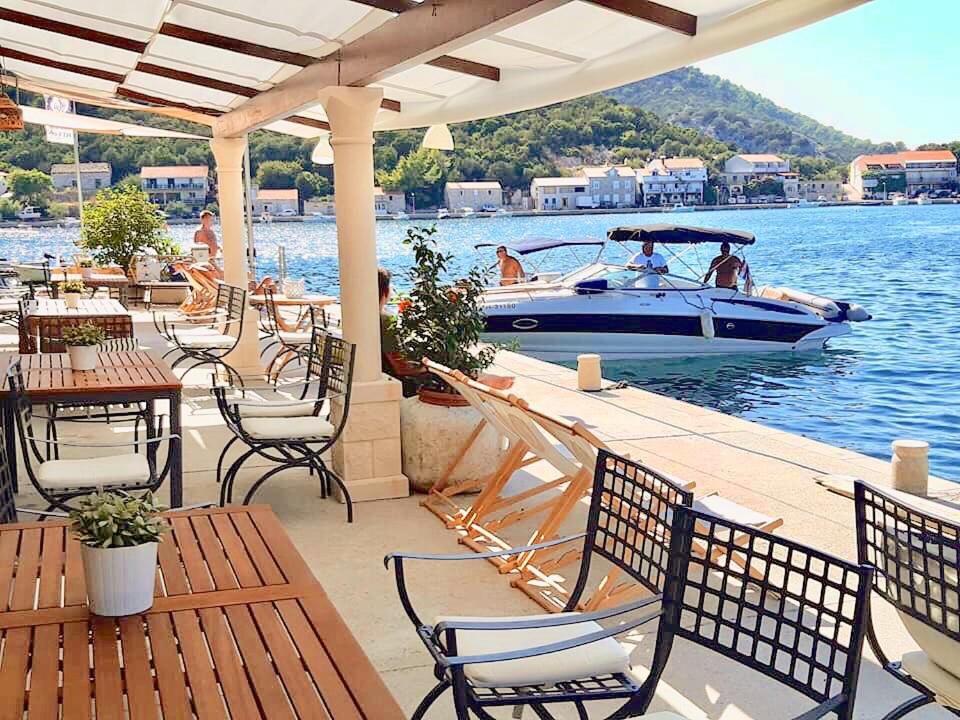 Accommodation Triton Lastovo Bagian luar foto