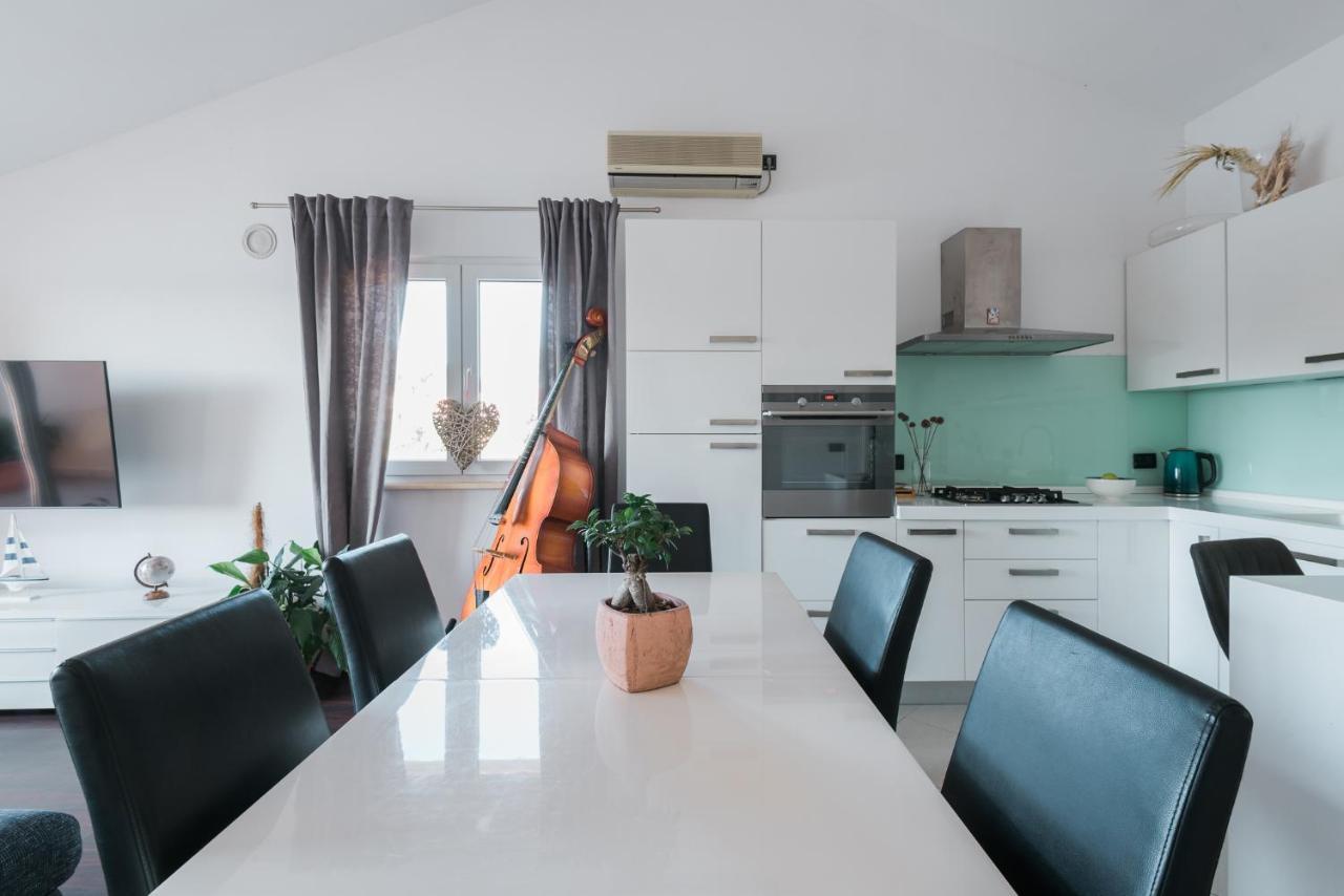 Accommodation Triton Lastovo Bagian luar foto