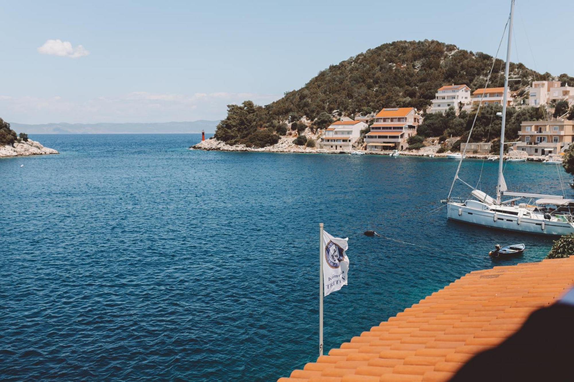 Accommodation Triton Lastovo Bagian luar foto